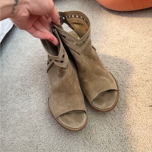 Women's Tan Peep-Toe Ankle Boots Dolce Vita